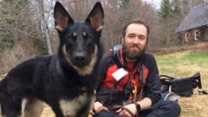 Illustration : "Guidée par son flair, une chienne traverse une forêt sombre pendant 5 heures et retrouve une fillette de deux ans perdue depuis des heures"
