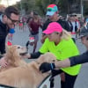 Illustration : Gr&acirc;ce &agrave; 2 adorables Golden Retrievers, les coureurs &eacute;puis&eacute;s d&rsquo;un marathon trouvent un regain de motivation (vid&eacute;o)