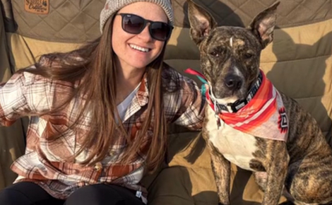 Muselé et incapable de boire ou manger après sa fuite, ce chien a été repéré in extremis par la caméra thermique d'un drone