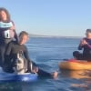 Illustration : &laquo; Nous avons aper&ccedil;u quelque chose dans l&rsquo;eau &raquo;, en pleine mer, des adeptes du paddle viennent au secours d&rsquo;un chien en danger (vid&eacute;o)