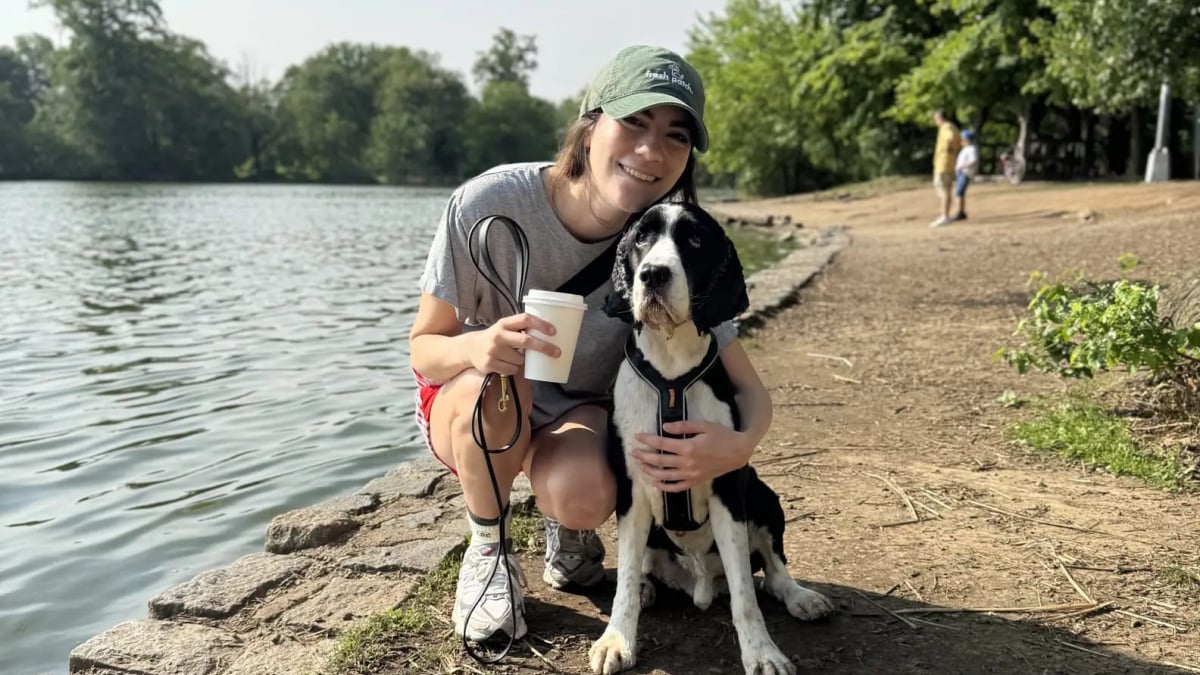 Illustration : "Une maîtresse dévouée recrée le parc canin à son domicile pour son chien immobilisé par une blessure (vidéo)"