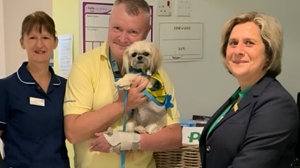 Illustration : Gr&acirc;ce &agrave; une chienne de th&eacute;rapie, une femme prononce enfin ses premiers mots depuis sa crise cardiaque survenue en pleine croisi&egrave;re
