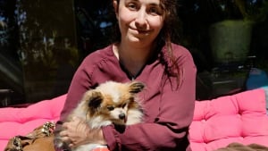 Illustration : Elle adopte le doyen d'un refuge savoyard qui pourrait entrer au Guinness en tant que chien le plus âgé du monde