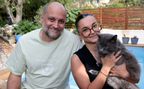 8 mois après avoir tout perdu dans un incendie, une famille de Marseille retrouve avec émotion son chat disparu (vidéo)