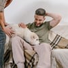 Illustration : Pourquoi votre chien renifle-t-il l'entrejambe de vos invit&eacute;s ?