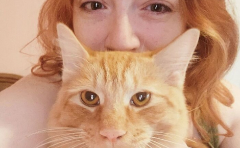 10 photos de chats roux assortis à leur adoptant