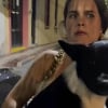 Illustration : Un couple rencontre un chien errant en pleine nuit et d&eacute;cide de lui faire une place dans son foyer pour toujours (vid&eacute;o)