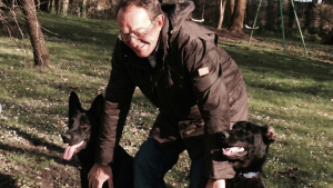 Illustration : Nathalie Marquay en deuil après la disparition du chien de son défunt mari Jean-Pierre Pernaut