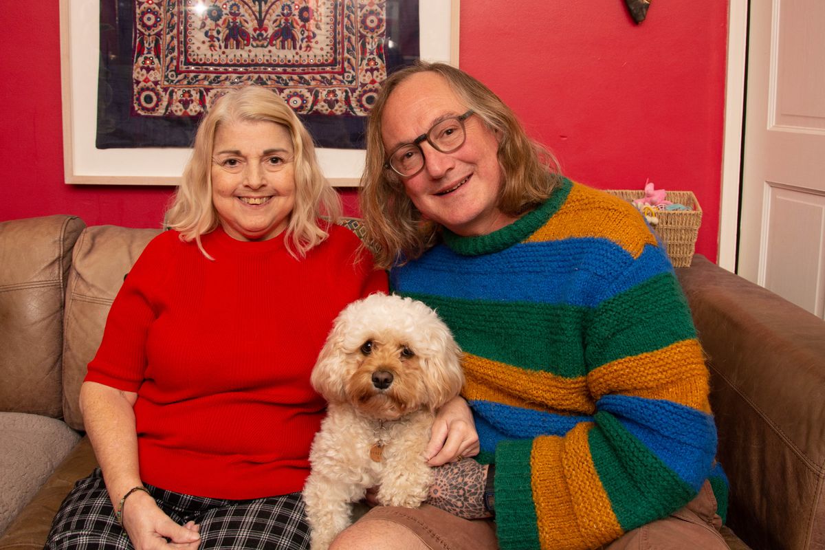 Lorraine, Christian et leur chienne Peaches, réunis tous les trois